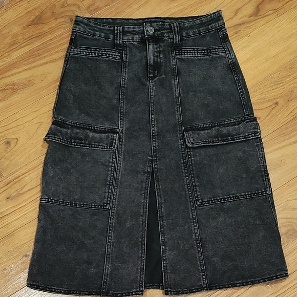 sincerely jules Dresses & Skirts - Sincerely Jules Washed Black Denim Midi Skirt with Cargo Pockets